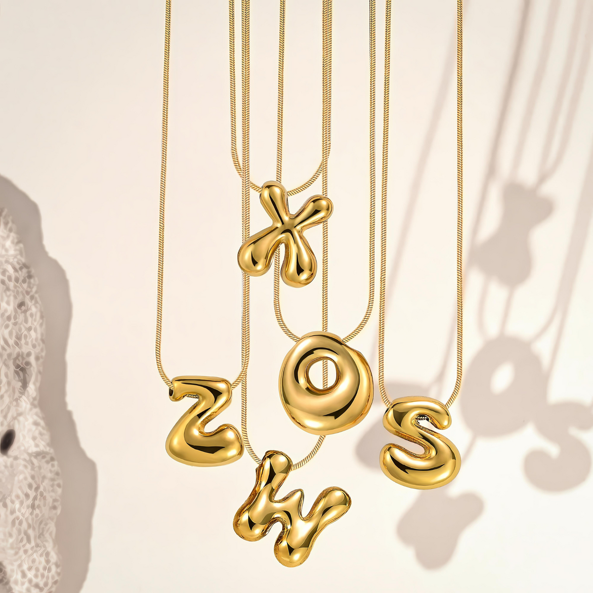 Gouden Gloed Bubbelletter Initiaal Ketting