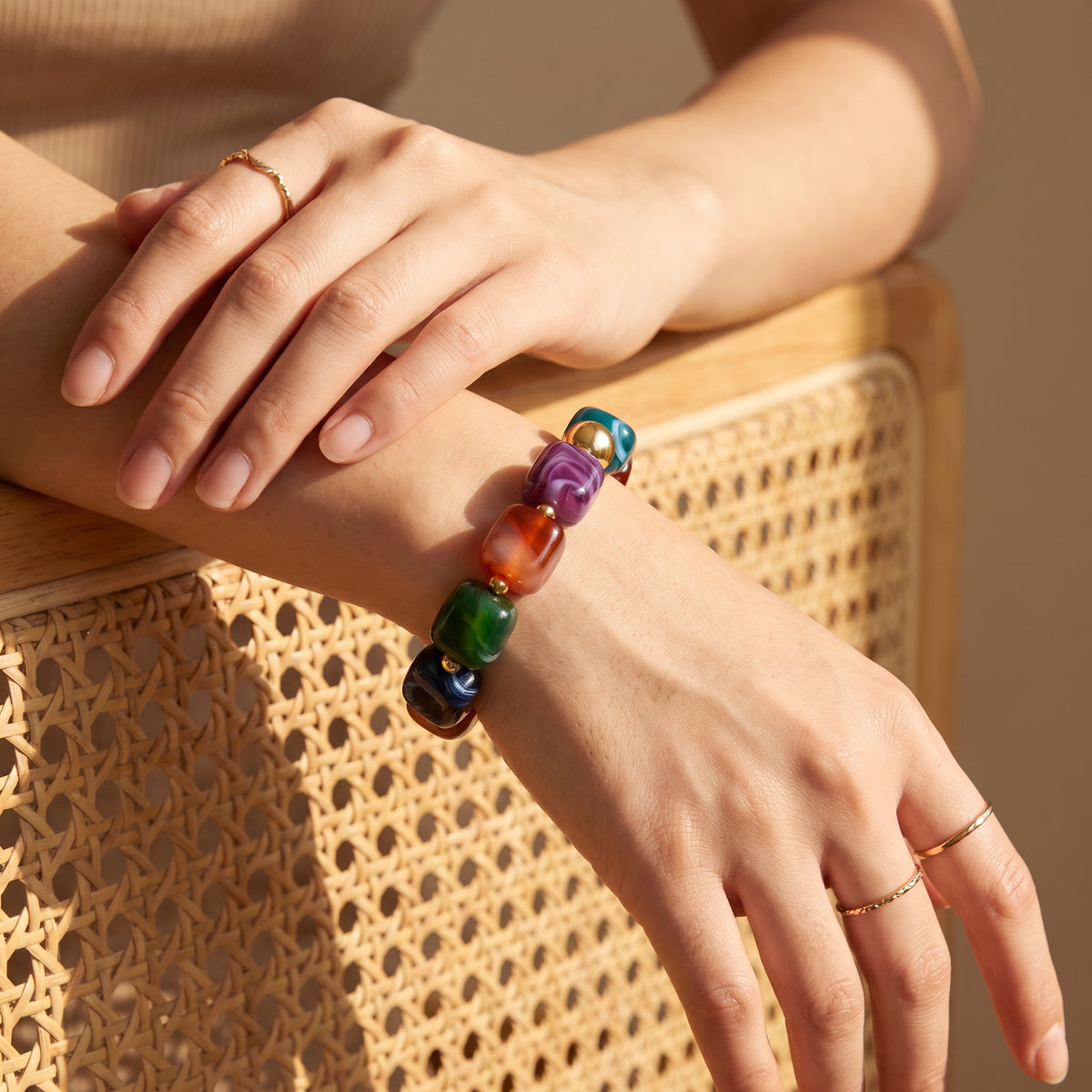 Mystieke regenboogkleurige grove armband
