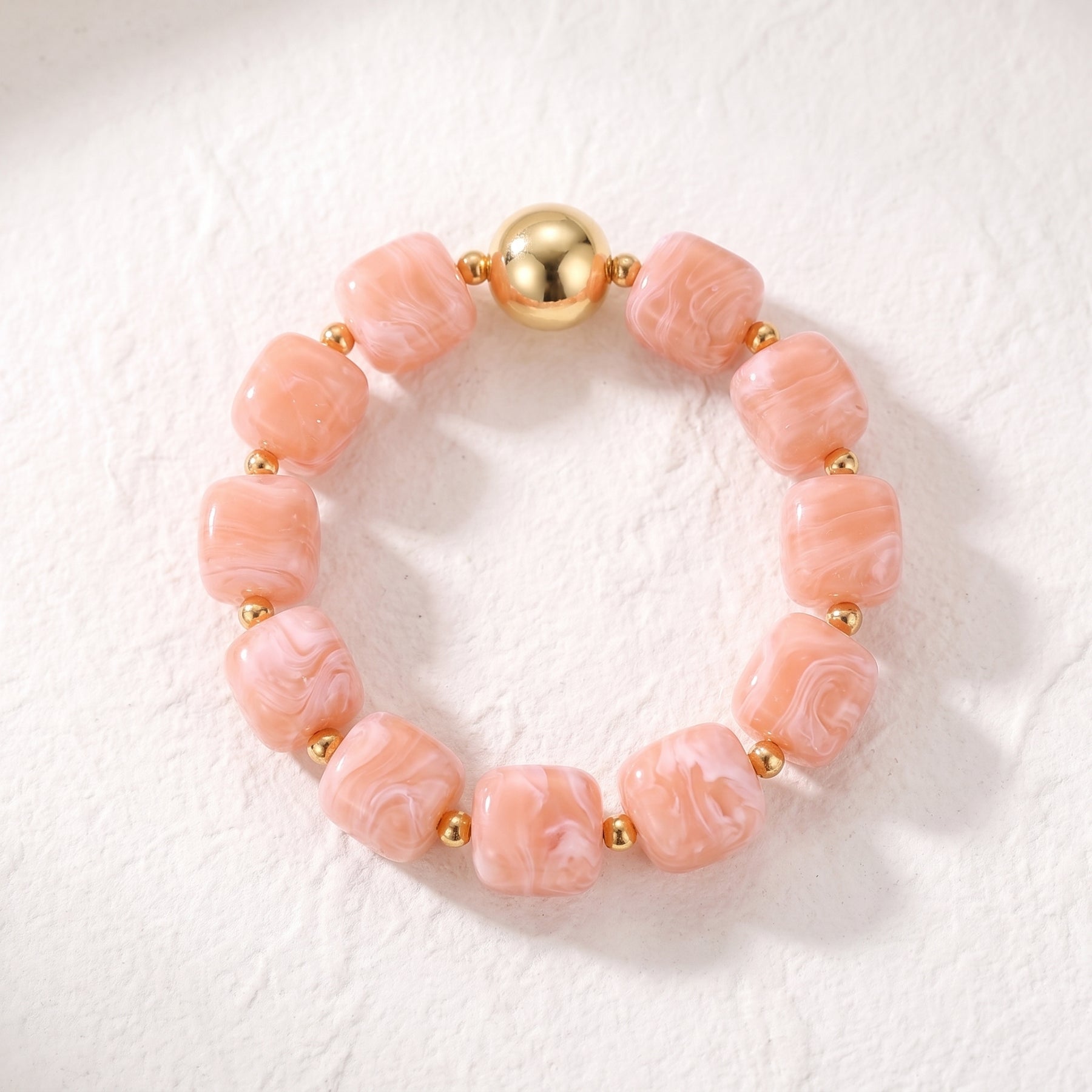 Koraalkleurige chunky armband