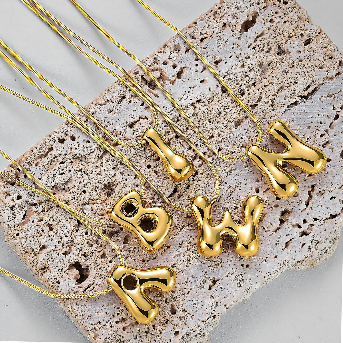 Gouden Gloed Bubbelletter Initiaal Ketting