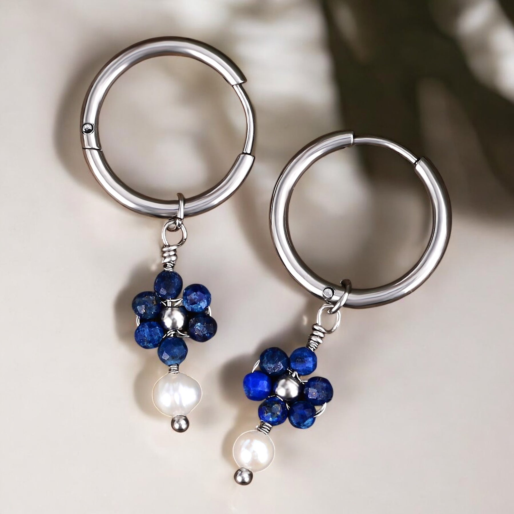 Zilveren Lapis Lazuli & Parel Bloesem Oorringen