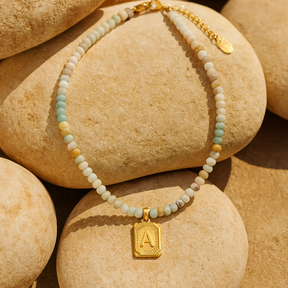 Amazoniet initiaal letter bedelketting