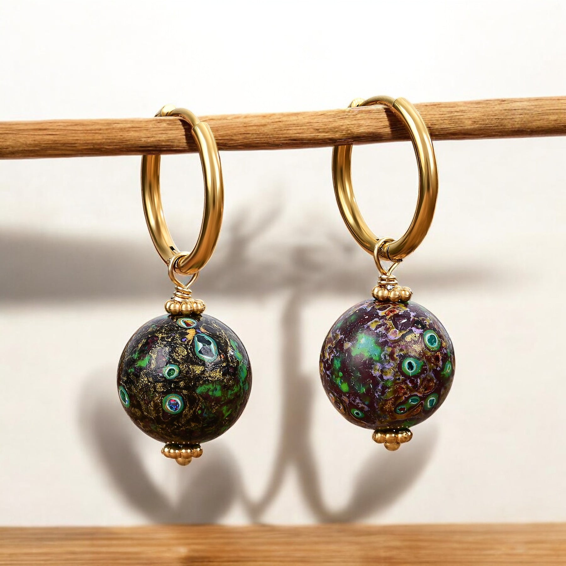 Emerald Eclipse Speckle Orb Oorringen