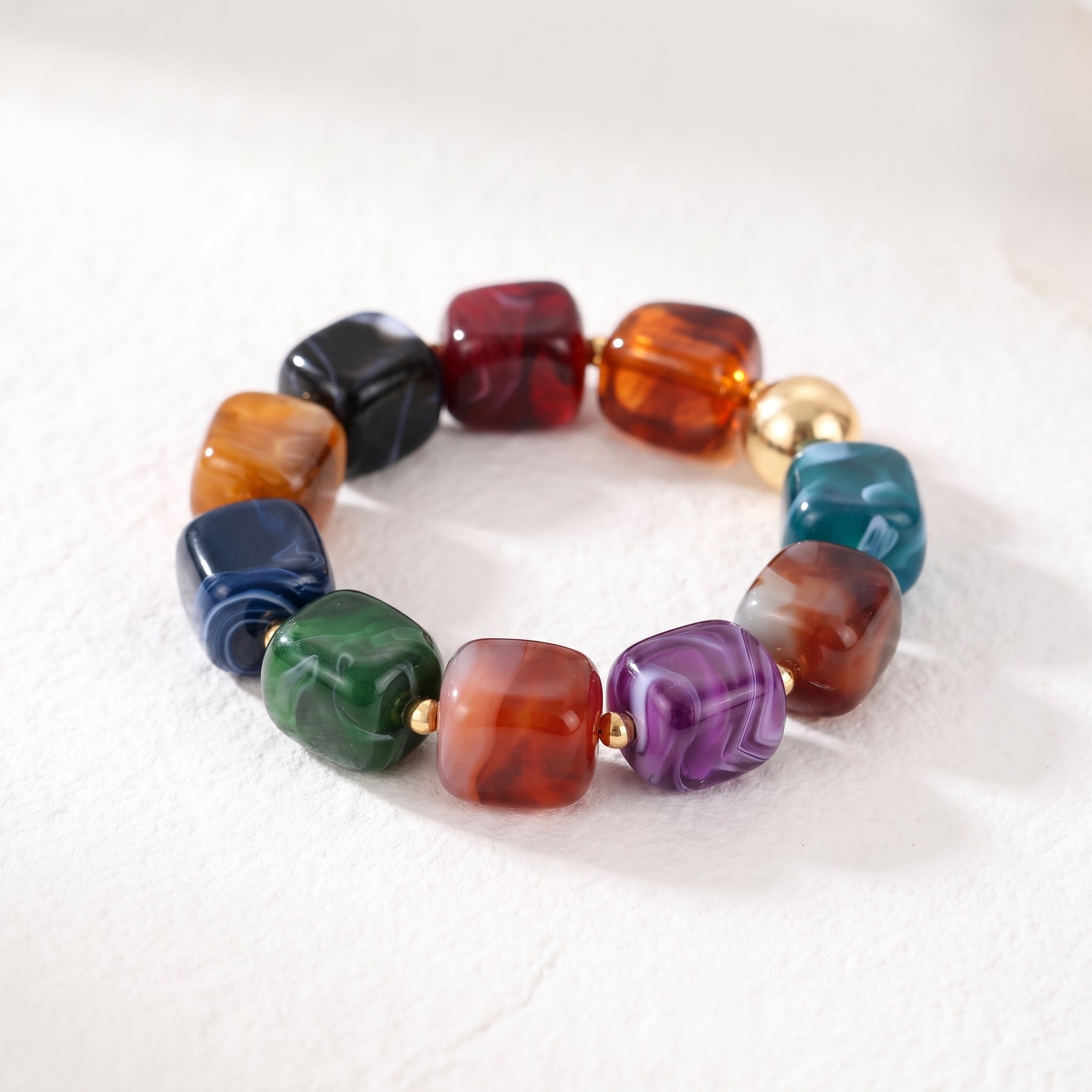 Mystieke regenboogkleurige grove armband