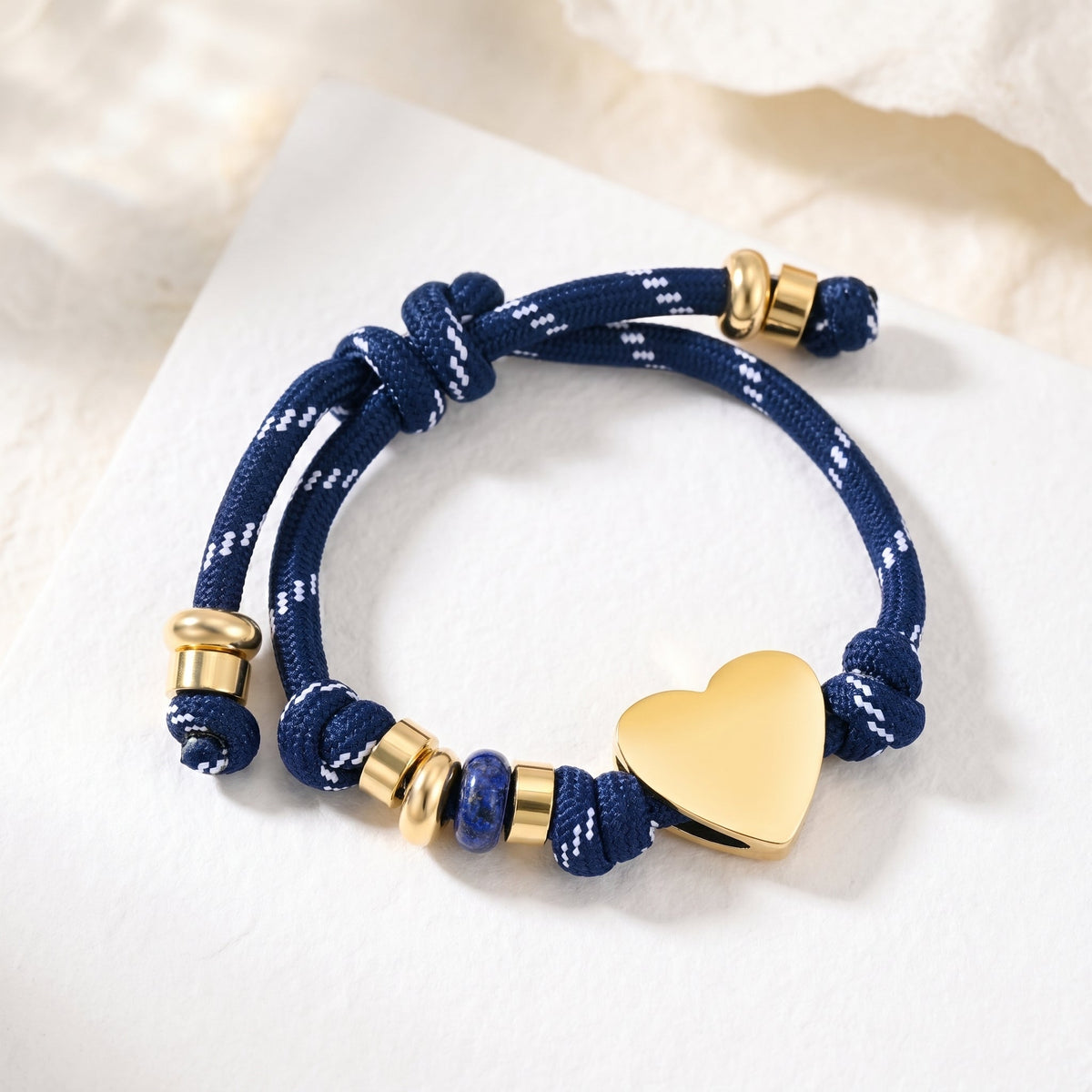Armband met liefdesknoop van touw